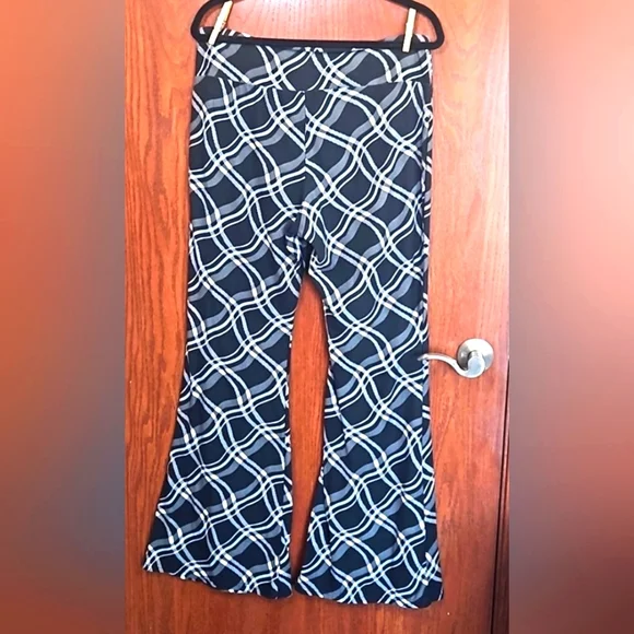No Boundaries Women's Stretchy Pants Size XL 15-17 - Picture 7 of 7